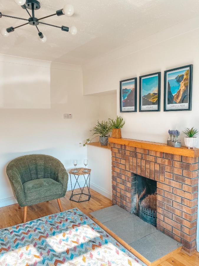 Staybynumbers - Spacious Three Bed House Royal Hillsborough Exterior foto