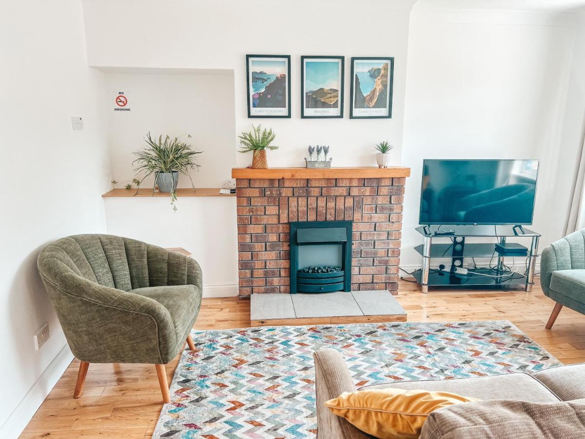Staybynumbers - Spacious Three Bed House Royal Hillsborough Exterior foto
